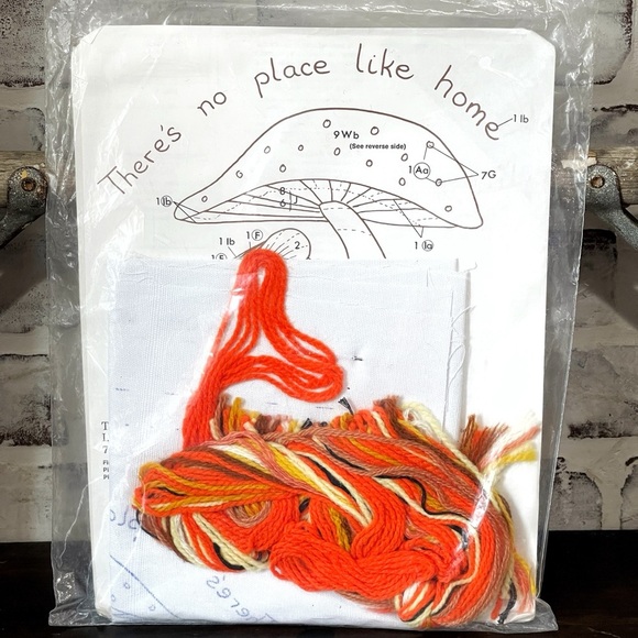 Vintage Columbia Minerva Creative Crewel There’s No Place Like Home Mushroom - Picture 2 of 2